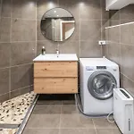 Hollywood 9 People - Khbnb Center * Στρασβούργο