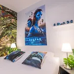 Hollywood 9 People - Khbnb Center *