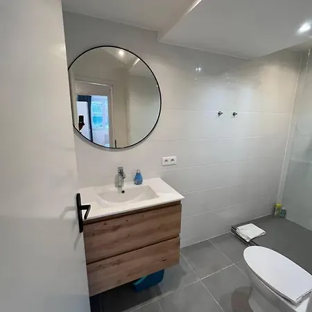 Hollywood 9 People - Khbnb Center Strasbourg