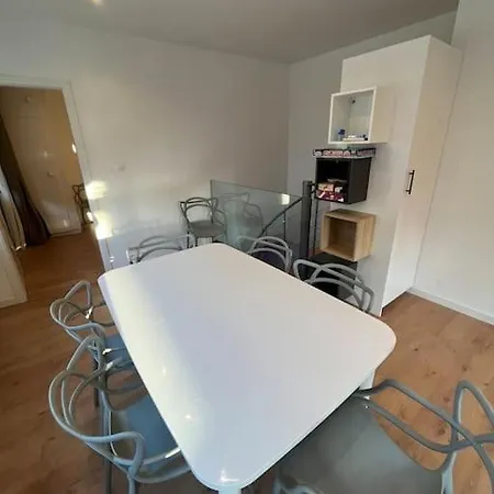 Hollywood 9 People - Khbnb Center *