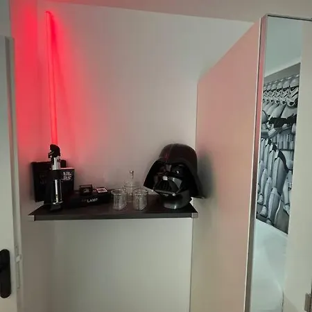 Hollywood 9 People - Khbnb Center *