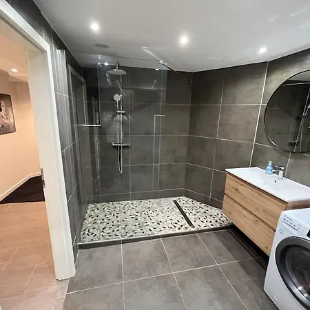 Hollywood 9 People - Khbnb Center Apartment