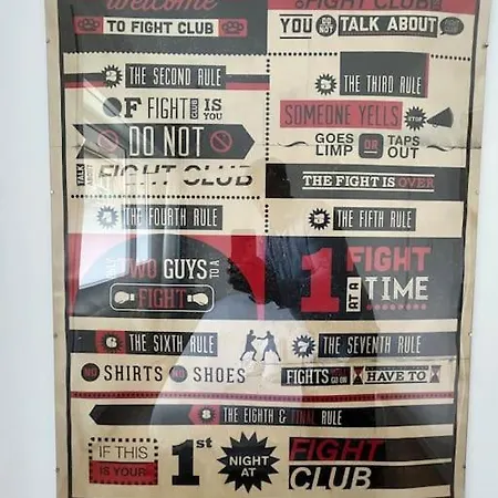 Hollywood 9 People - Khbnb Center Strasbourg