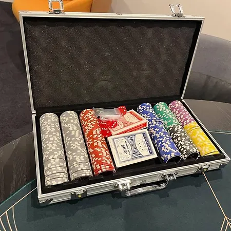 Hollywood 9 People - Khbnb Center *