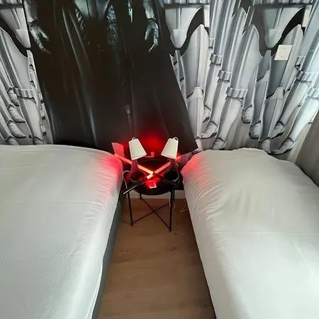 Hollywood 9 People - Khbnb Center Strasbourg