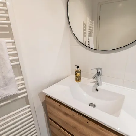 Hollywood 9 People - Khbnb Center Apartmán Štrasburk