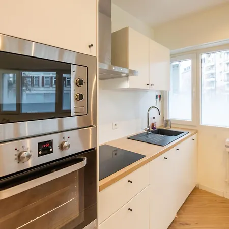 Hollywood 9 People - Khbnb Center Страсбург