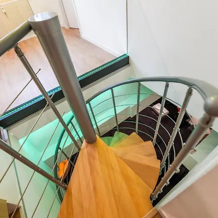 Hollywood 9 People - Khbnb Center Apartament *