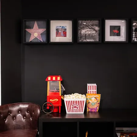 Апартаменты Hollywood 9 People - Khbnb Center *