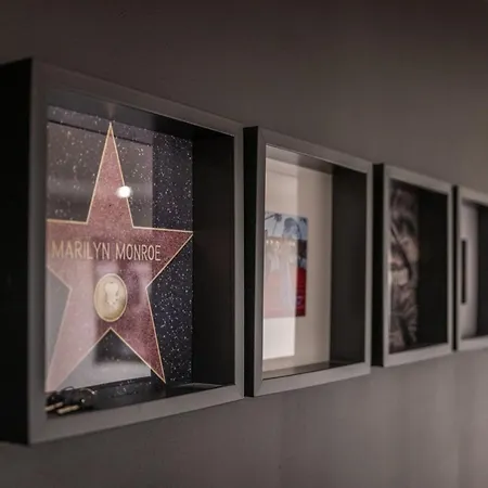 Hollywood 9 People - Khbnb Center Страсбург