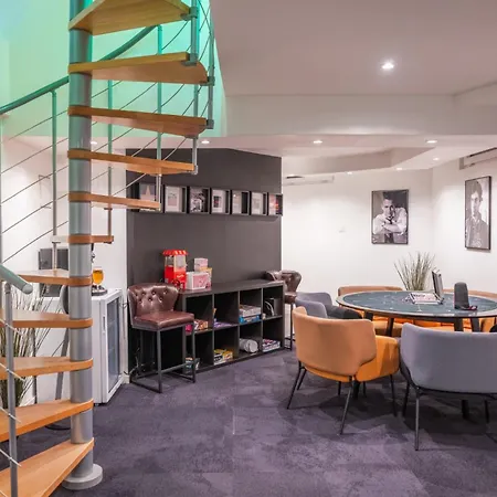 Hollywood 9 People - Khbnb Center Lejlighed