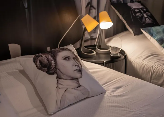 Hollywood 9 People - Khbnb Center * Štrasburk