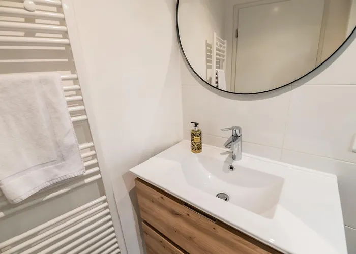Hollywood 9 People - Khbnb Center Apartmán Štrasburk