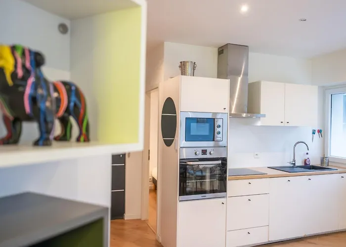 Hollywood 9 People - Khbnb Center *