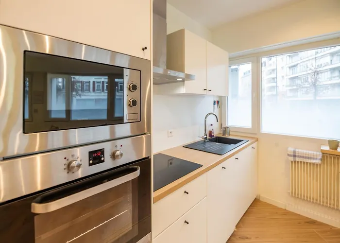 Hollywood 9 People - Khbnb Center Štrasburk