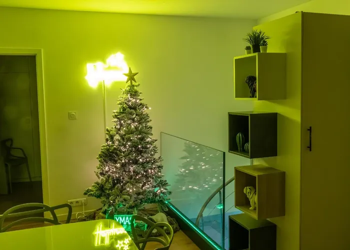 Hollywood 9 People - Khbnb Center Apartmán