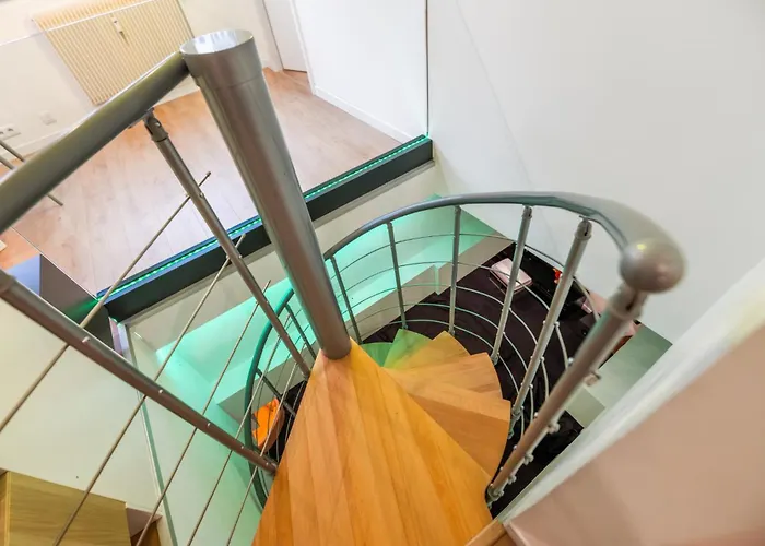 Hollywood 9 People - Khbnb Center Apartmán *