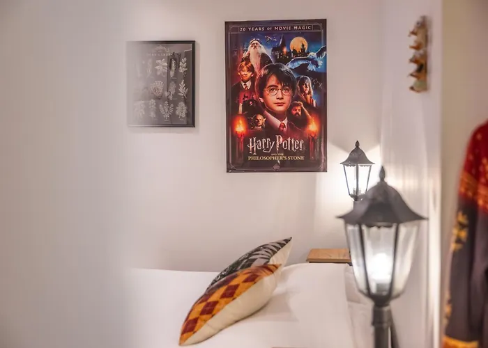Hollywood 9 People - Khbnb Center Apartmán