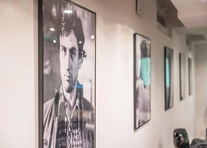 Hollywood 9 People - Khbnb Center * Štrasburk