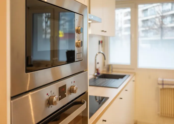 Hollywood 9 People - Khbnb Center Apartmán *