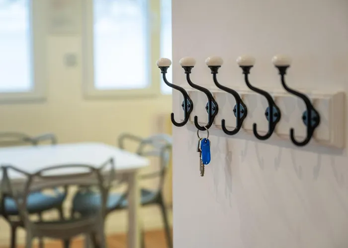 Hollywood 9 People - Khbnb Center Štrasburk