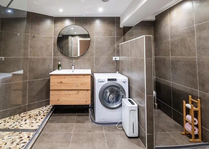 Hollywood 9 People - Khbnb Center Apartmán Štrasburk