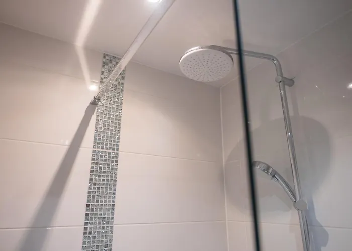 Hollywood 9 People - Khbnb Center Apartmán *