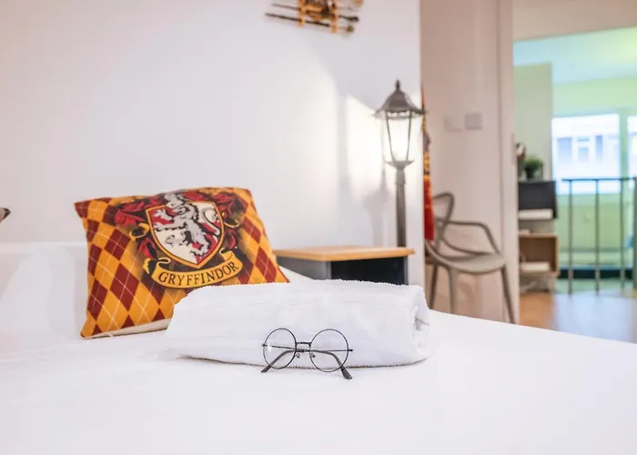 Hollywood 9 People - Khbnb Center Štrasburk