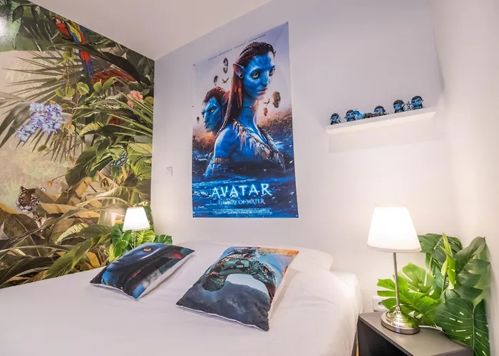 Hollywood 9 People - Khbnb Center *