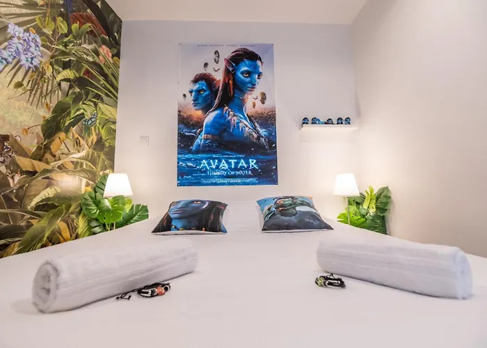 Hollywood 9 People - Khbnb Center Apartmán