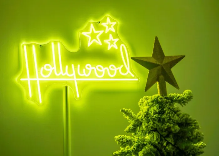 Hollywood 9 People - Khbnb Center