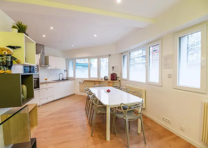 Hollywood 9 People - Khbnb Center Apartmán Štrasburk