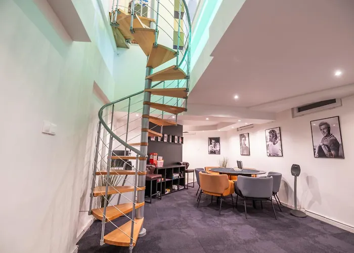 Hollywood 9 People - Khbnb Center *