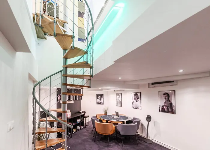Hollywood 9 People - Khbnb Center *