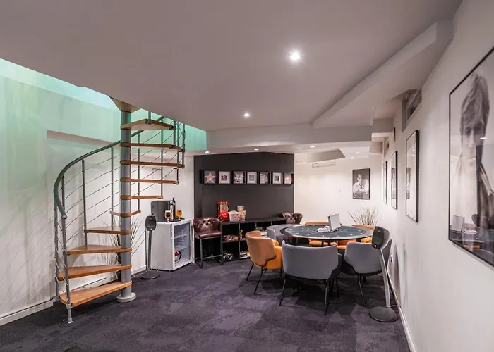 Hollywood 9 People - Khbnb Center Apartmán Štrasburk