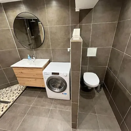 Hollywood 9 People - Khbnb Center Apartament *