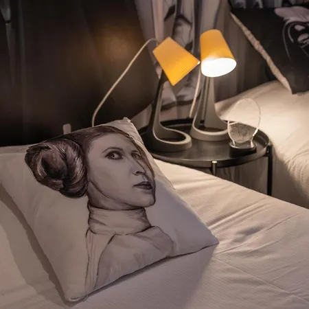 Hollywood 9 People - Khbnb Center * Strasbourg
