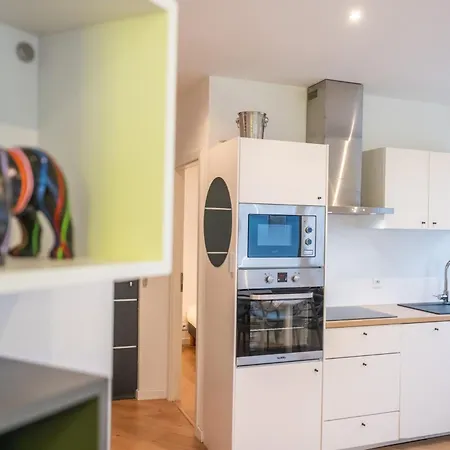 Hollywood 9 People - Khbnb Center *
